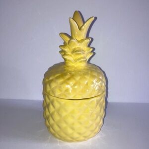 Pineapple‎ Scented Candle in Ceramic Pineapple Holder with Lid